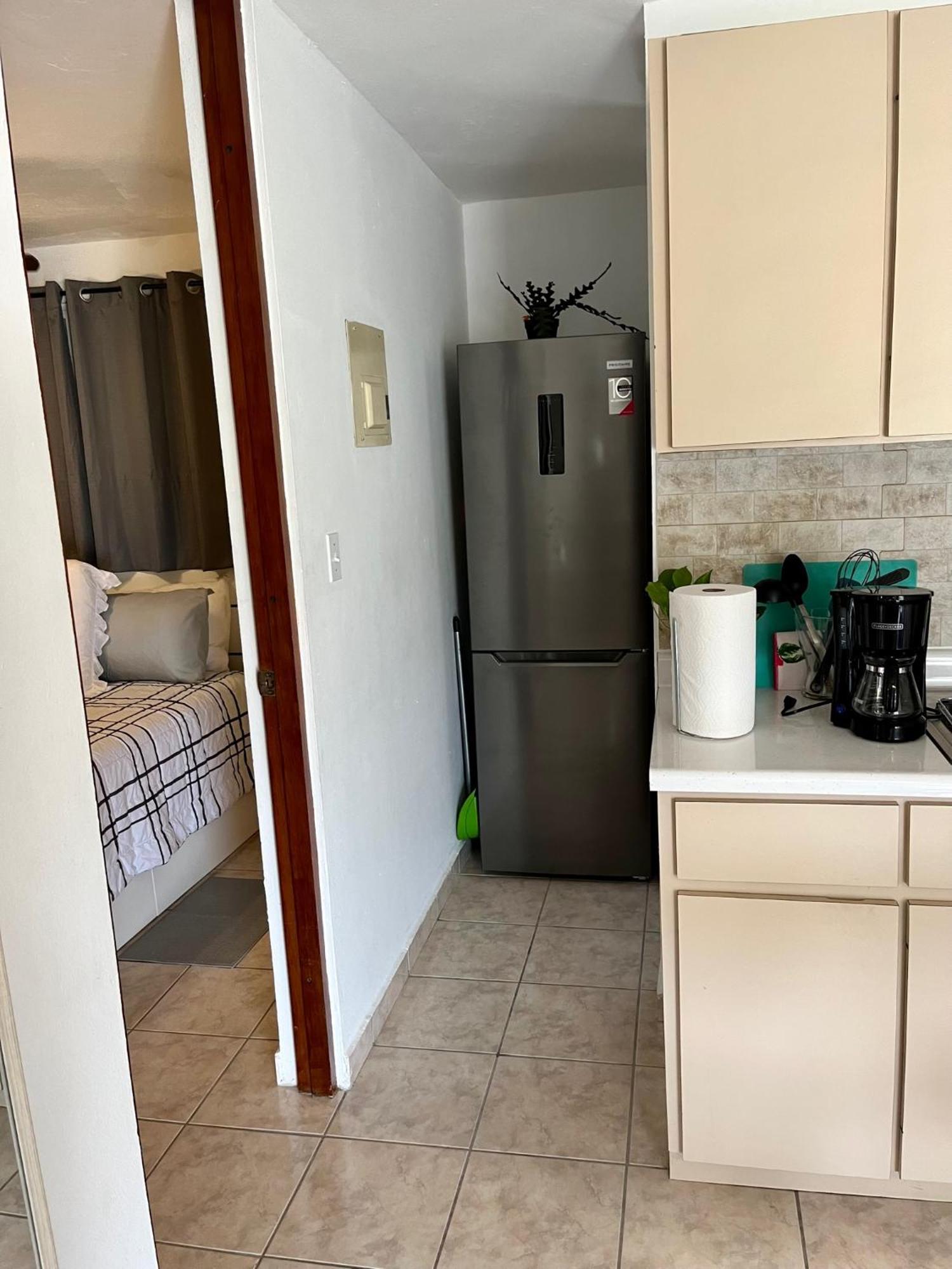 Breezy 1 Bed Apt, Short Ride From Airport And *